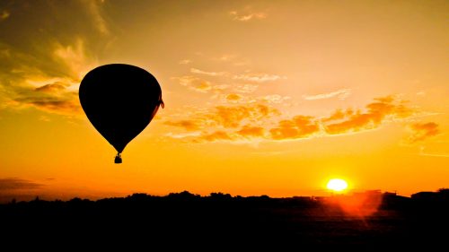 Kappadokien Sonnenaufgang Heissluftballon shutterstock 169676768 1 500x0 c default